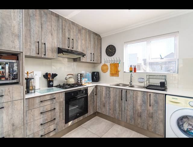 1 BEDROOM APARTMENT SOLD IN SUNNINGDALE